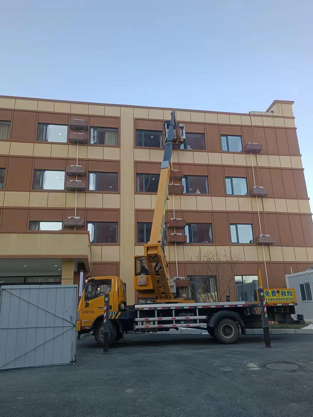 建筑施工-白塔驿站10月A栋外墙真石漆.png